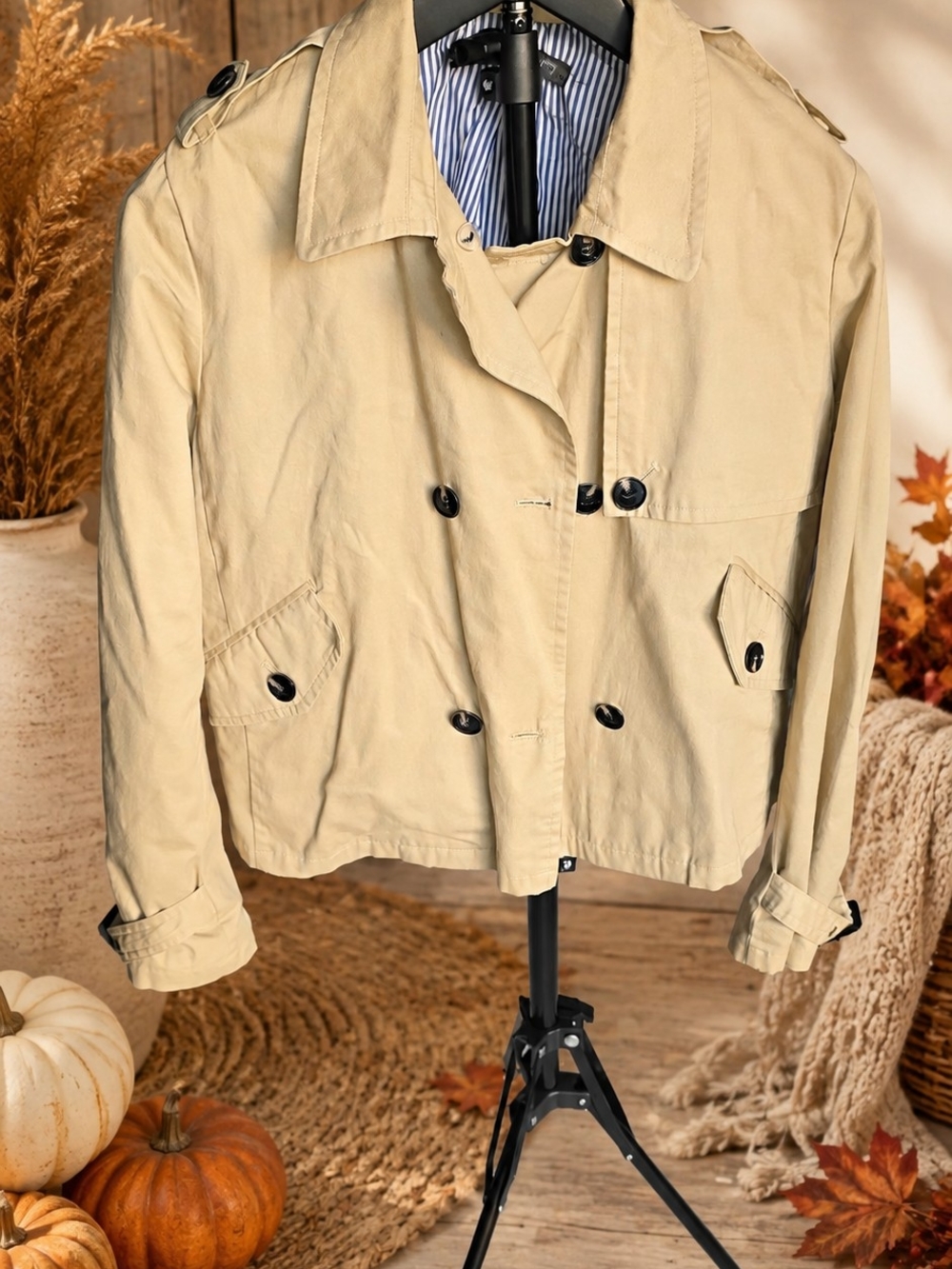 Women's Beige Short Trench Coat with Double-Breasted Detail
